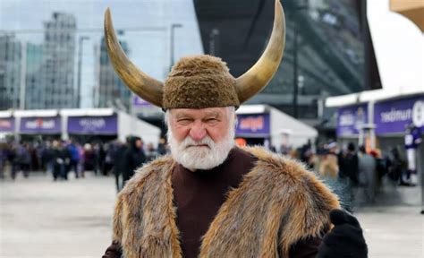 Hub meeds viking mascot